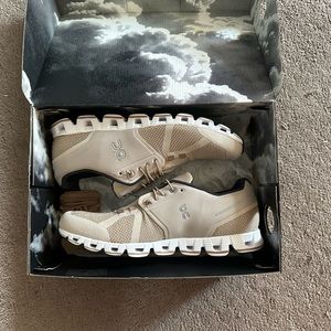 On cloud 5 sneaker